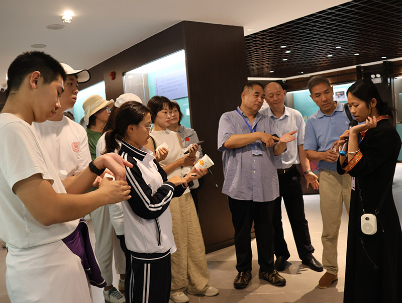 1758633859.jpg 4T8A7557.jpg