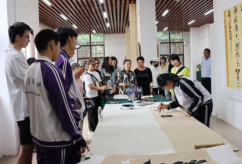 1758686707.jpg 4T8A8179.jpg