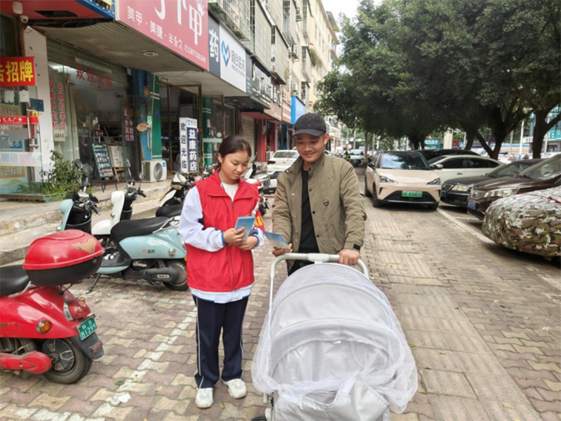 1761382130.png 助力社區(qū)送溫暖筑夢青春志愿行活動(dòng)記錄(1)779.png