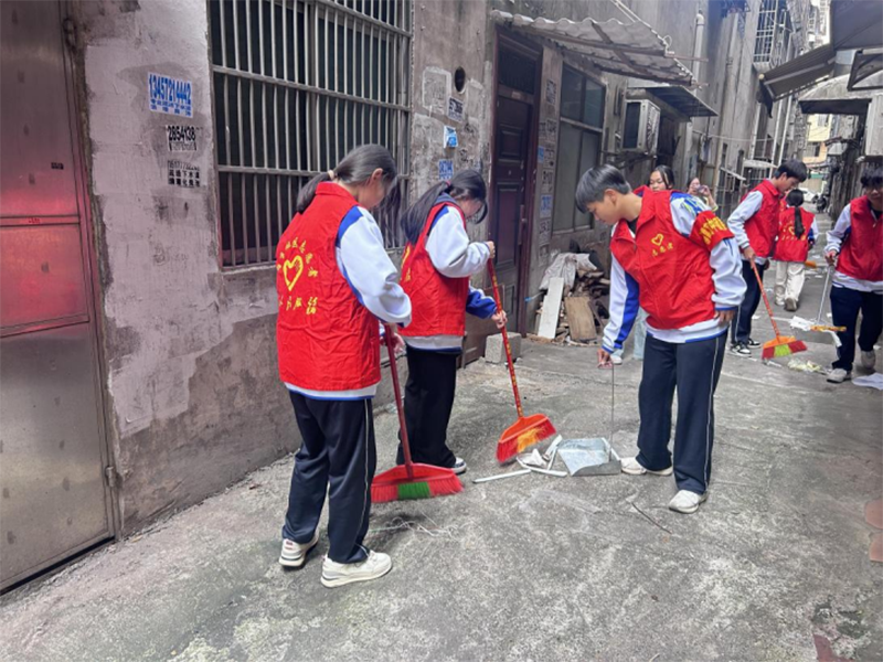 1761382190.png 助力社區(qū)送溫暖筑夢青春志愿行活動(dòng)記錄(1)788.png