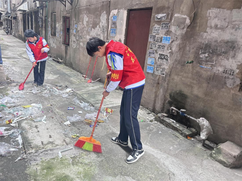 1761382206.png 助力社區(qū)送溫暖筑夢青春志愿行活動(dòng)記錄(1)794.png