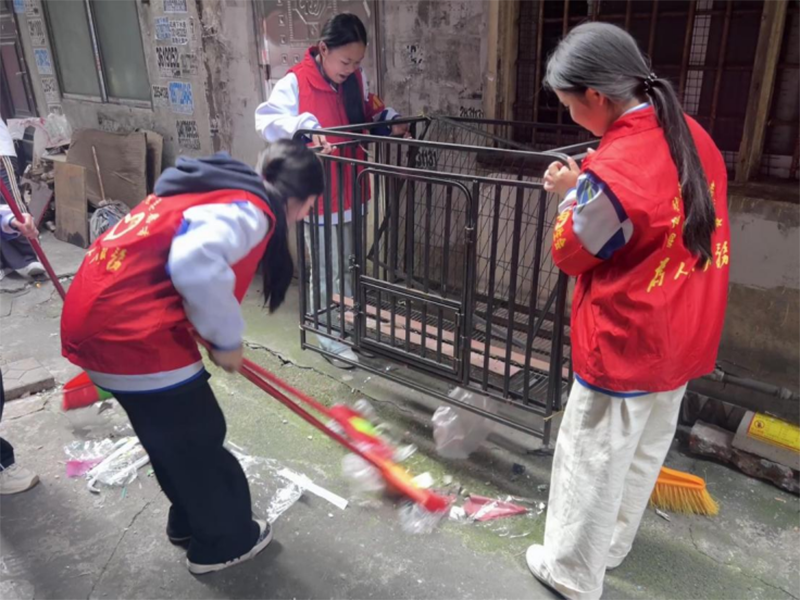 1761382218.png 助力社區(qū)送溫暖筑夢青春志愿行活動(dòng)記錄(1)803.png